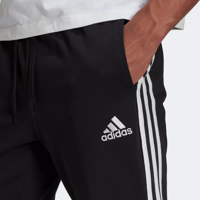 Calça adidas esportiva