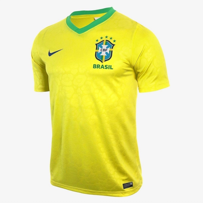 Camiseta modelo invisível